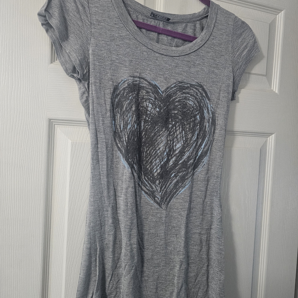 Wet Seal Gray Short Sleeve Tee with Black Heart